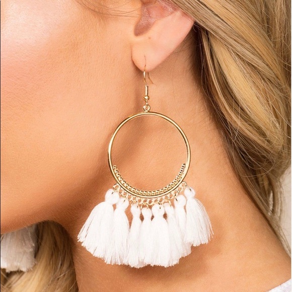 ✨2/$25✨Green Boho Tassels✨ - Picture 3 of 4